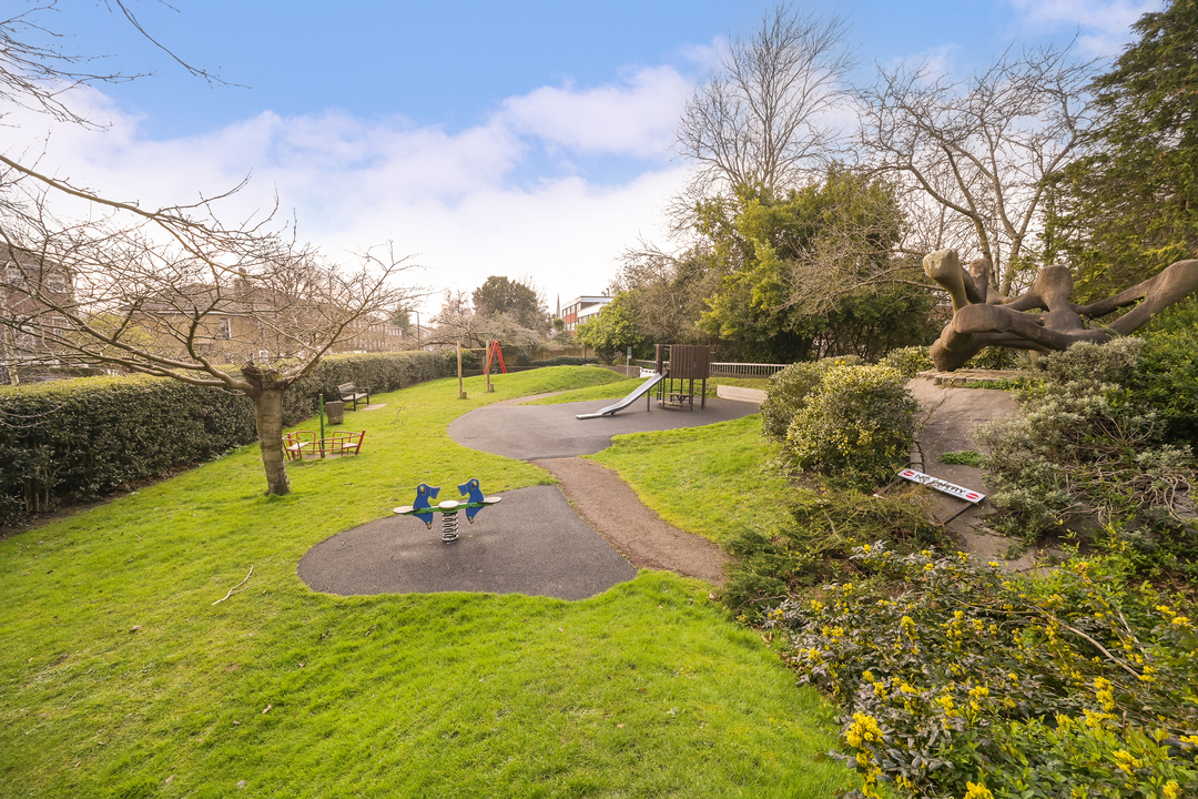 2 bed apartment for sale in The Grange, Ealing  - Property Image 23