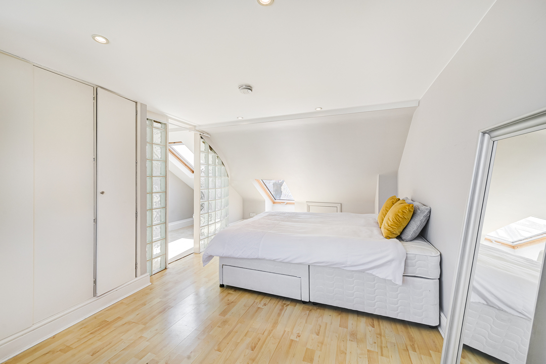 2 bed apartment to rent in Berrymede Road, Chiswick  - Property Image 3