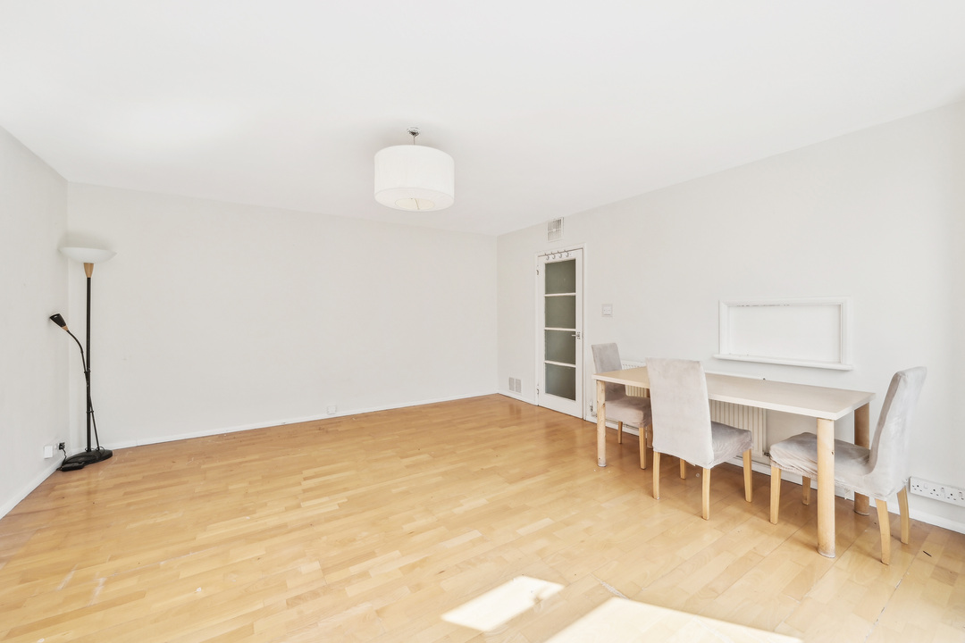2 bed apartment to rent in Gordon Road, Ealing, London, W13 6