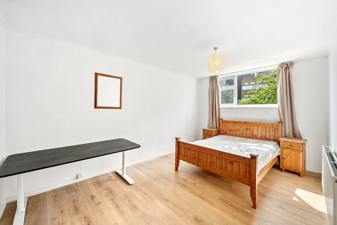 2 bed apartment to rent in Gordon Road, Ealing, London, W13 7