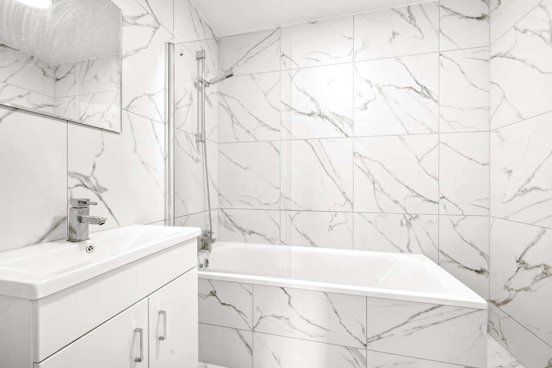 2 bed apartment to rent in Gordon Road, Ealing, London, W13 2