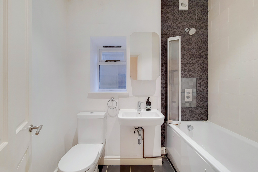 2 bed apartment to rent in Lynton Avenue, London  - Property Image 6
