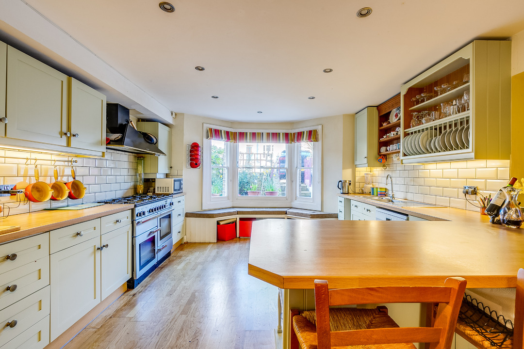 5 bed terraced house for sale in Ealing, London  - Property Image 2