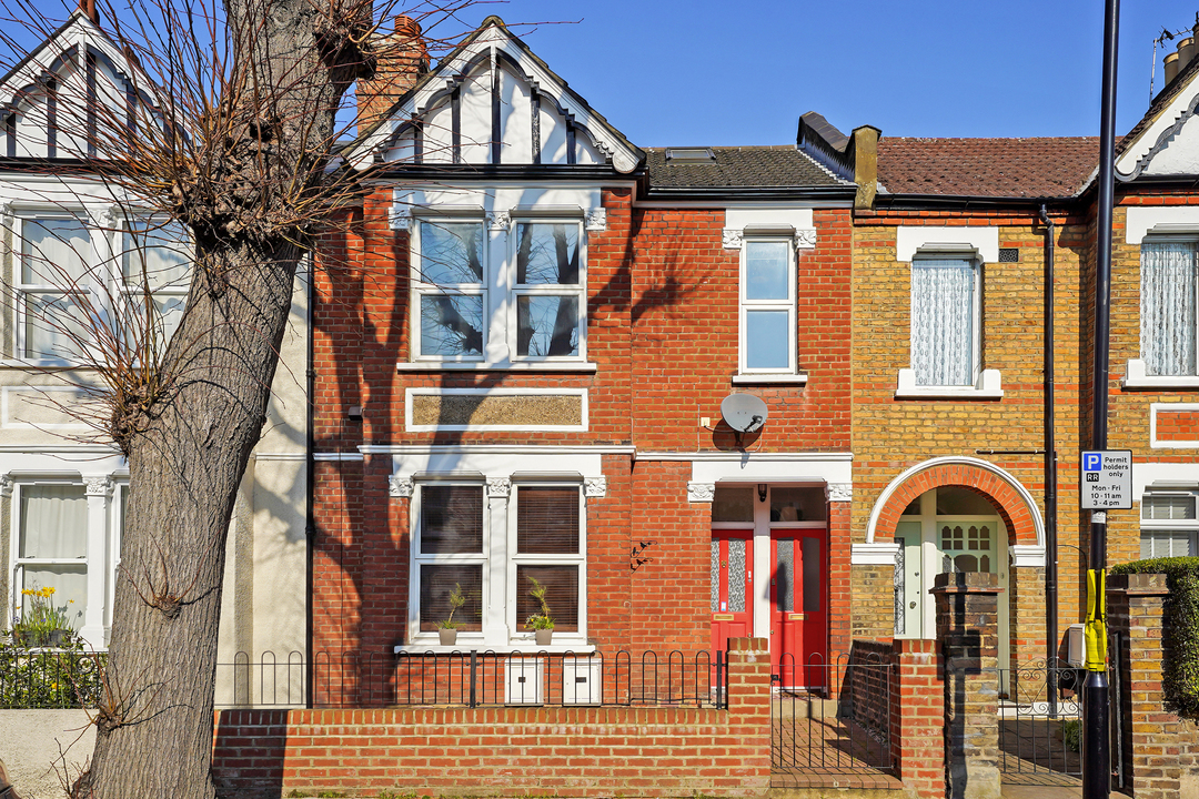 2 bed apartment to rent in Chandos Avenue, Ealing 2