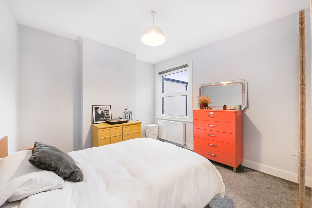 2 bed apartment to rent in Chandos Avenue, Ealing 3