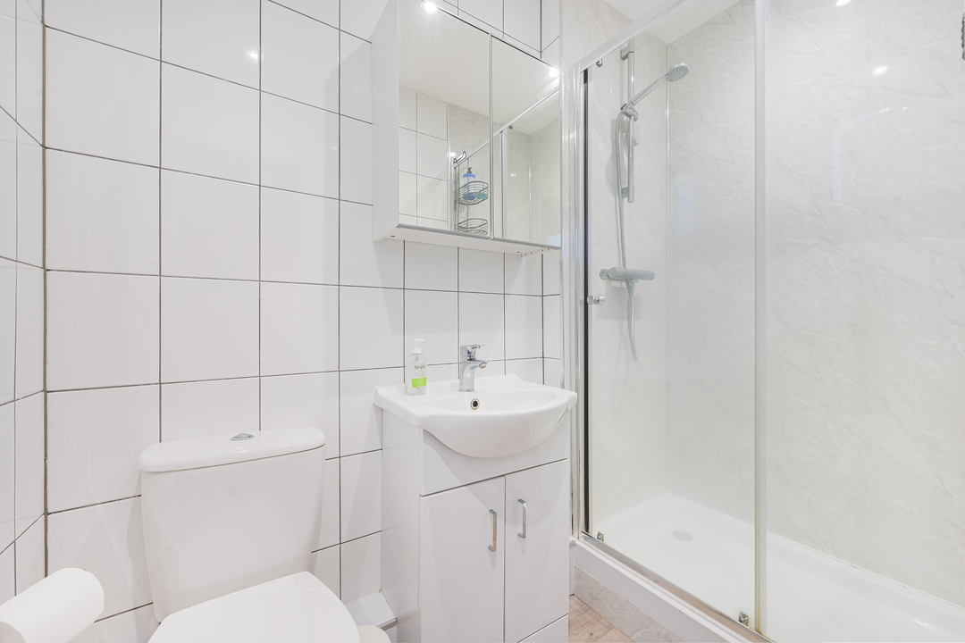 2 bed apartment to rent in Chandos Avenue, Ealing 9