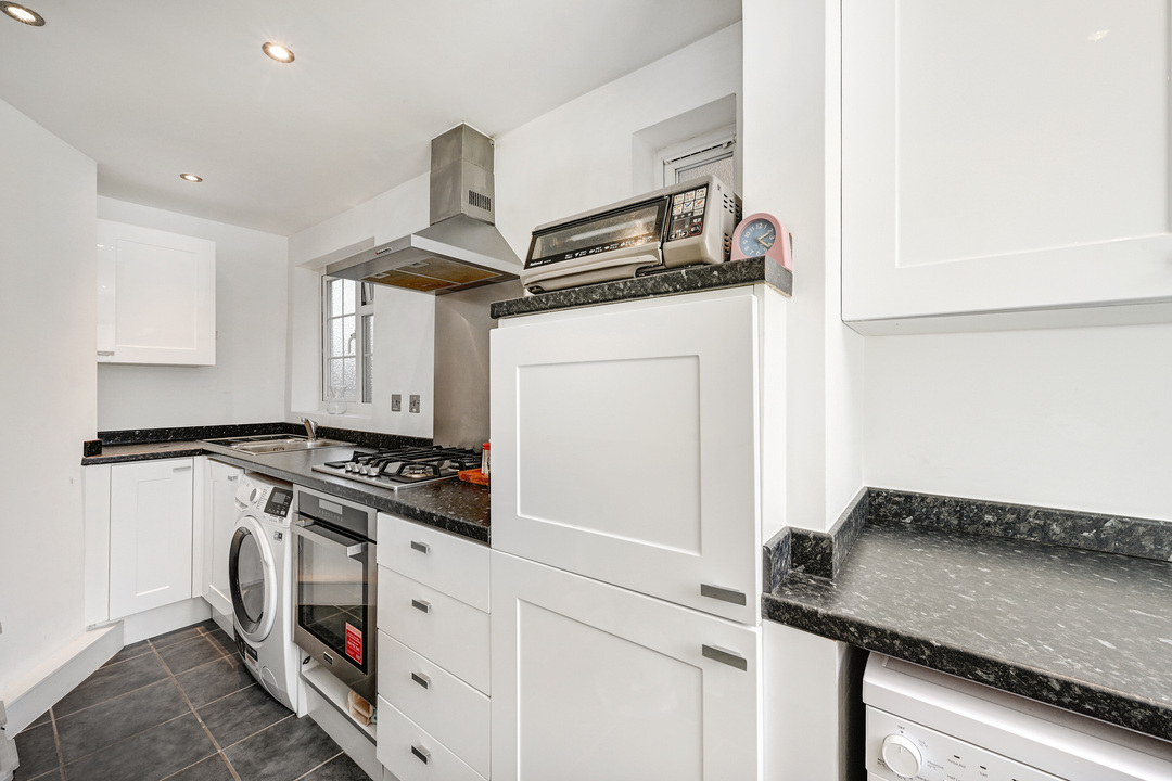 1 bed apartment for sale in Windmill Court, London  - Property Image 3