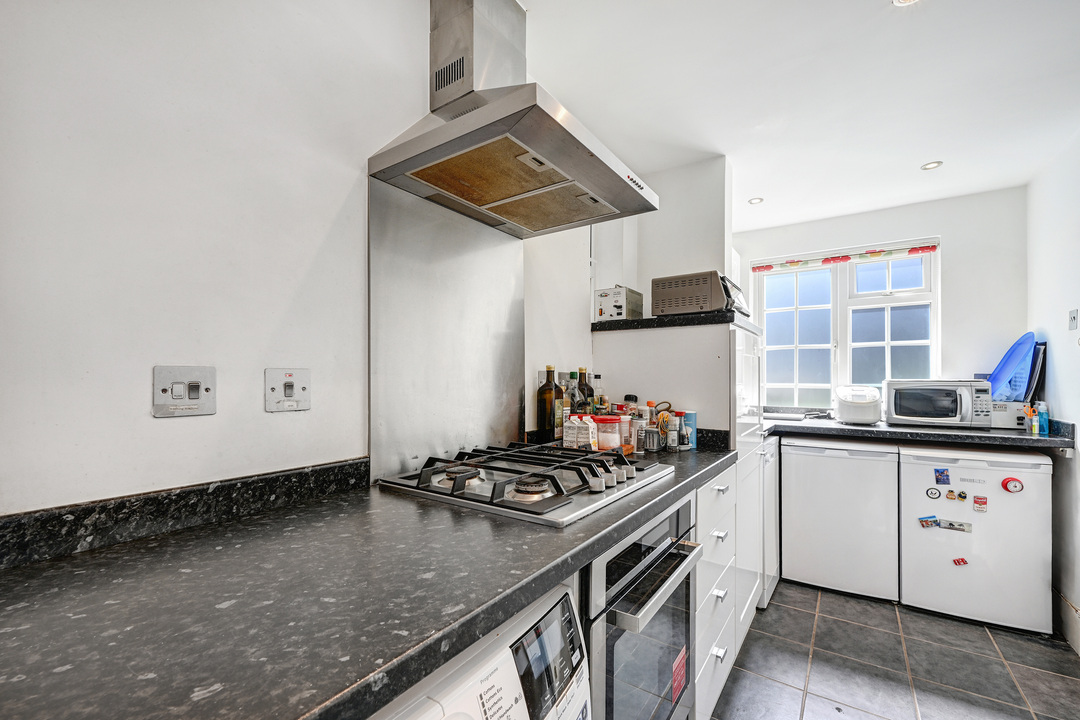 1 bed apartment for sale in Windmill Court, London  - Property Image 11