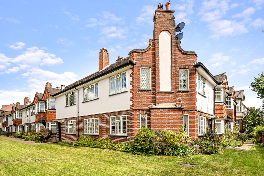 1 bed apartment for sale in Windmill Court, London 5