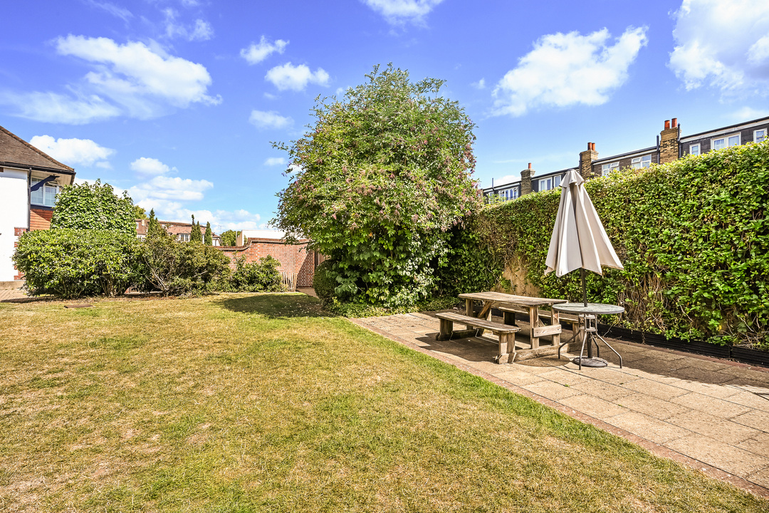 1 bed apartment for sale in Windmill Court, London 7