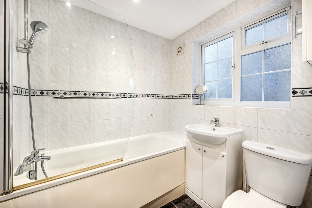 1 bed apartment for sale in Windmill Court, London  - Property Image 10