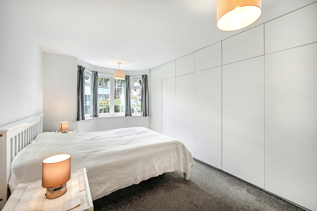 1 bed apartment for sale in Windmill Court, London 4