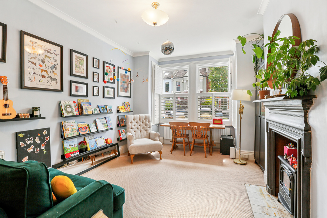 3 bed house to rent in Drayton Gardens, Ealing, London, W13 1