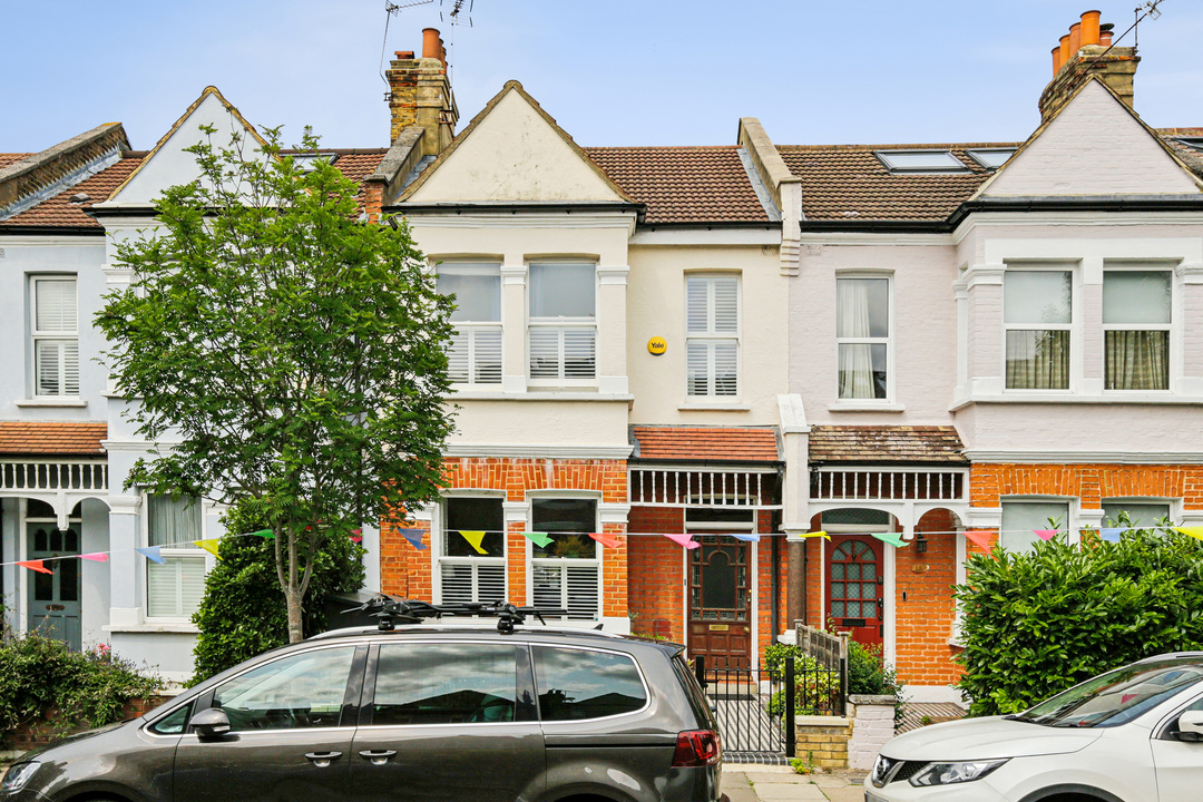 3 bed house to rent in Drayton Gardens, Ealing, London, W13 17