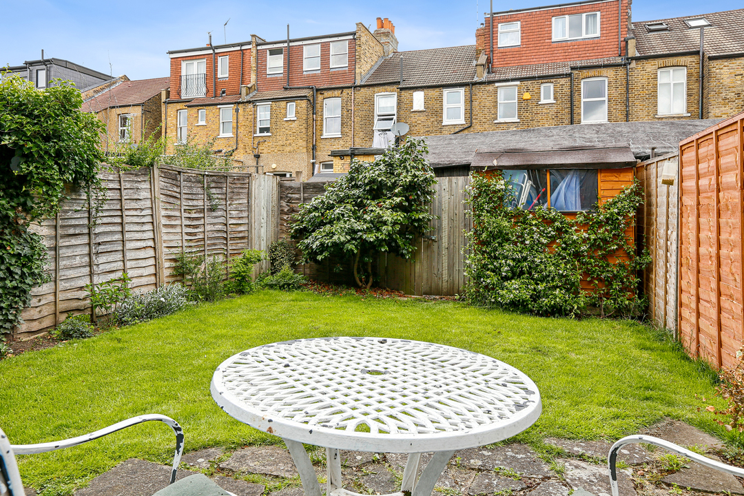 3 bed house to rent in Drayton Gardens, Ealing, London, W13 16