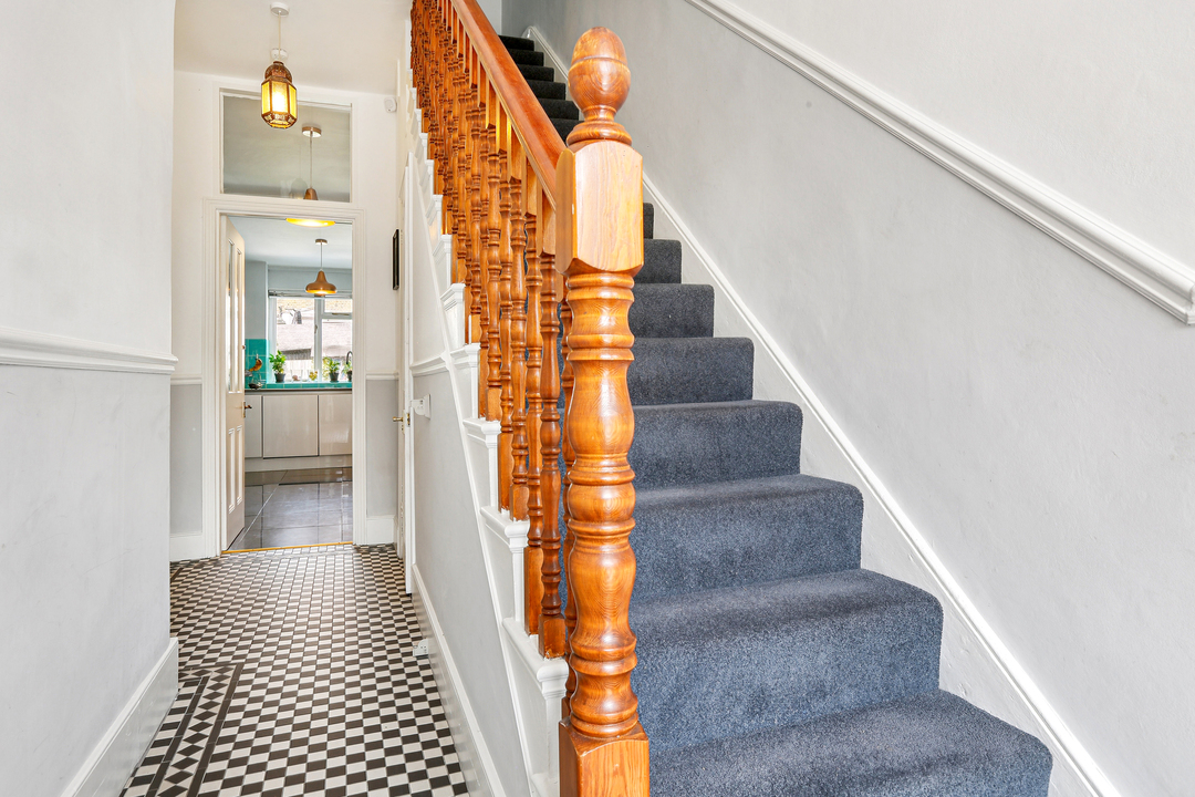 3 bed house to rent in Drayton Gardens, Ealing, London, W13 4