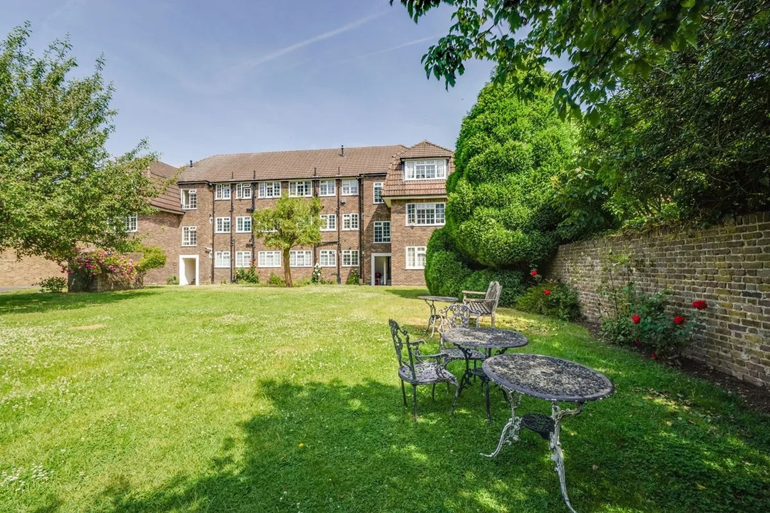 2 bed apartment to rent in Grange Road, Ealing 11