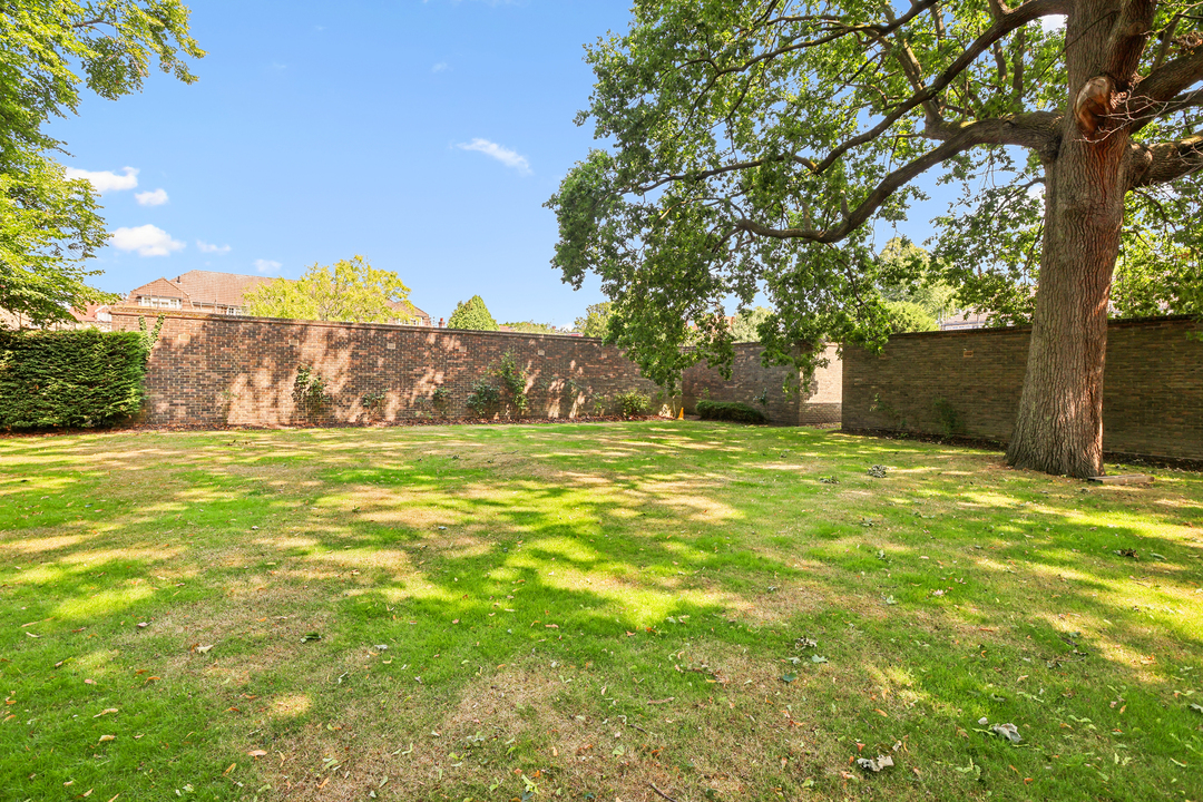 2 bed apartment to rent in Grange Road, Ealing 1