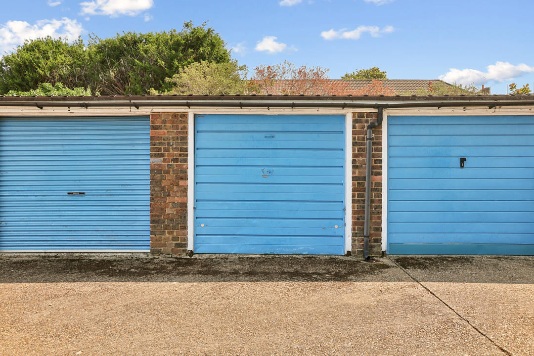 2 bed apartment to rent in Grange Road, Ealing 9