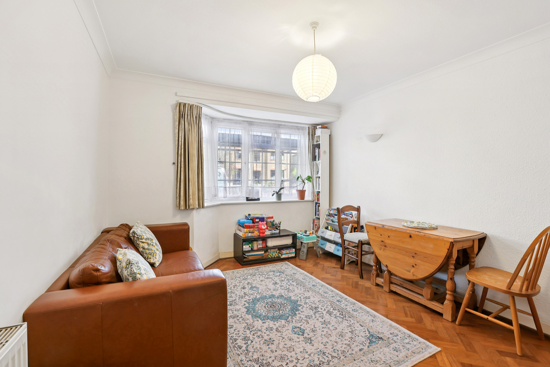 2 bed apartment to rent in Grange Road, Ealing 2