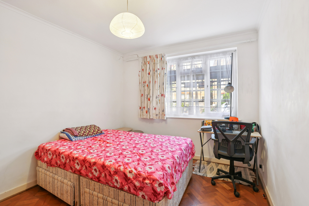 2 bed apartment to rent in Grange Road, Ealing 5