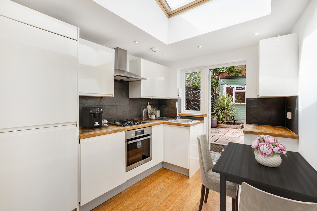 2 bed terraced house for sale in Lower Boston Road, Hanwell  - Property Image 2