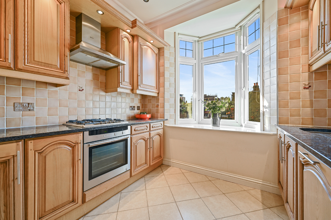 2 bed apartment for sale in Ealing, London  - Property Image 9