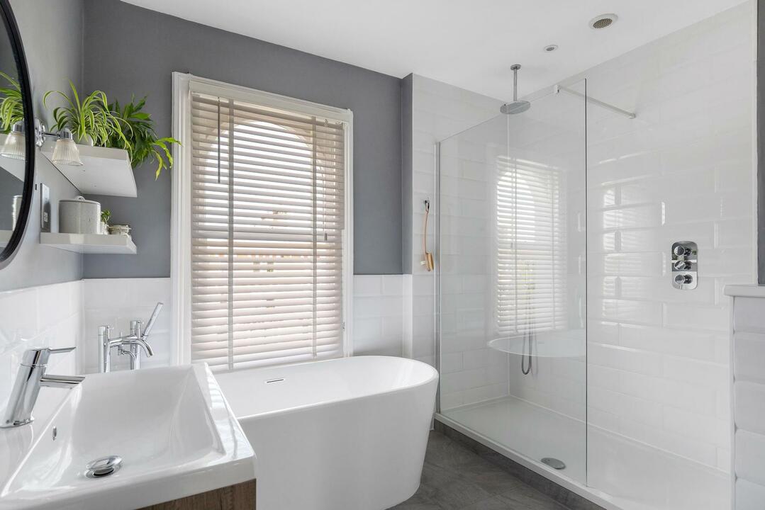 2 bed apartment for sale in Churchfield Road, London 11