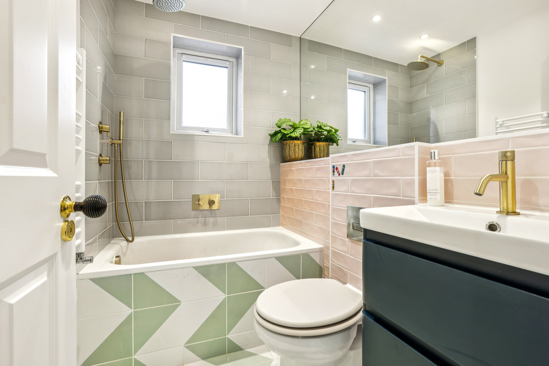 4 bed terraced house for sale in Adelaide Road, London 22