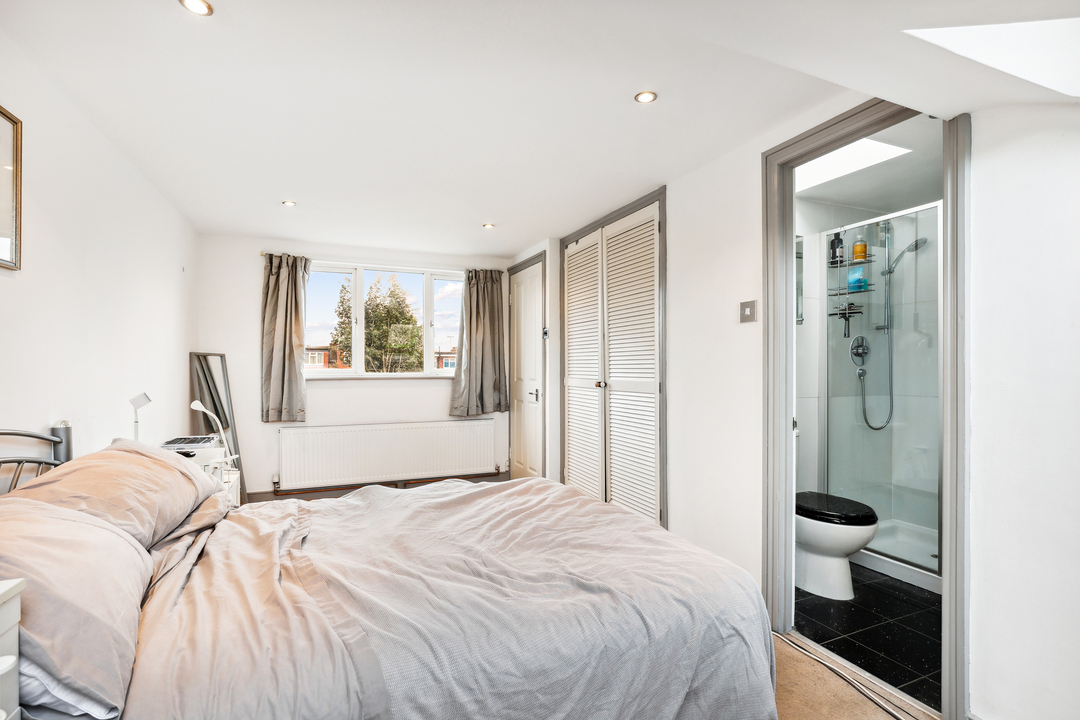 4 bed semi-detached house for sale in Lynton Avenue, Ealing 9