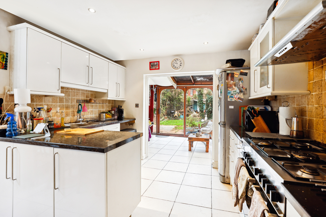 4 bed semi-detached house for sale in Lynton Avenue, Ealing  - Property Image 15