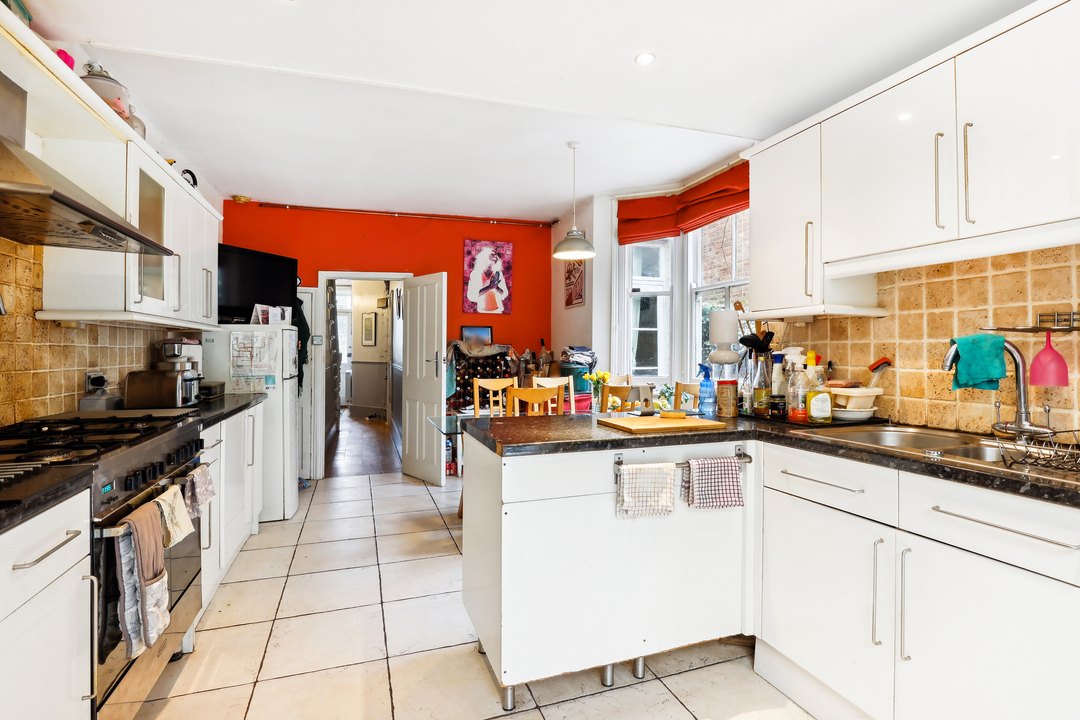 4 bed semi-detached house for sale in Lynton Avenue, Ealing  - Property Image 5