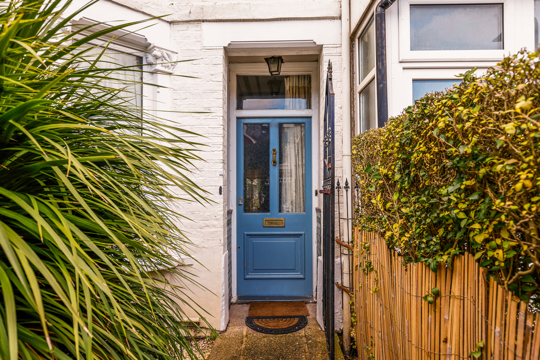 4 bed semi-detached house for sale in Lynton Avenue, Ealing 16