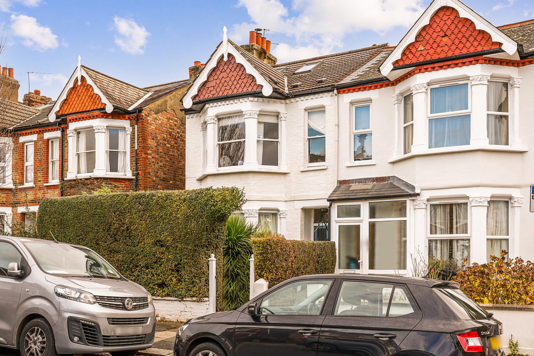 4 bed semi-detached house for sale in Lynton Avenue, Ealing  - Property Image 2