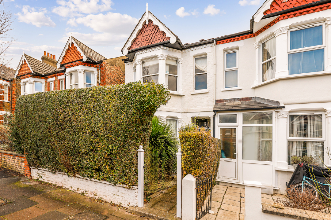 4 bed semi-detached house for sale in Lynton Avenue, Ealing  - Property Image 16