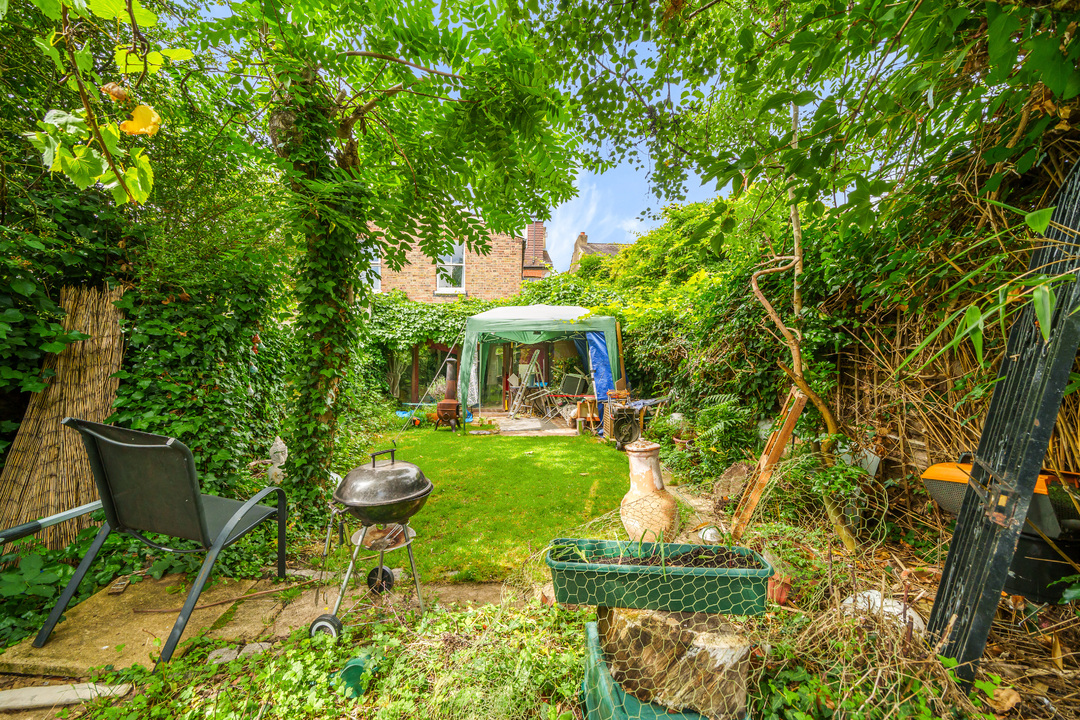 4 bed semi-detached house for sale in Lynton Avenue, Ealing 3