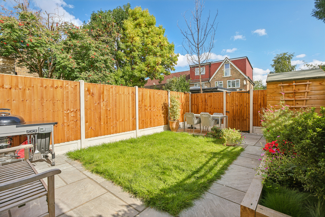 3 bed terraced house for sale in Seaford Road, Ealing  - Property Image 4