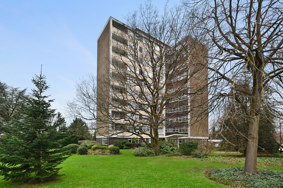 2 bed apartment to rent in The Grange, The Knoll, Ealing, London, W13 4