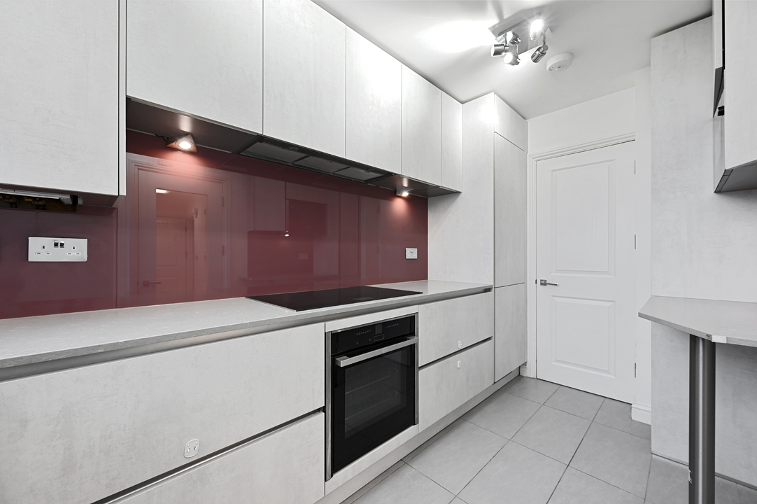 2 bed apartment to rent in The Grange, The Knoll, Ealing, London, W13 10