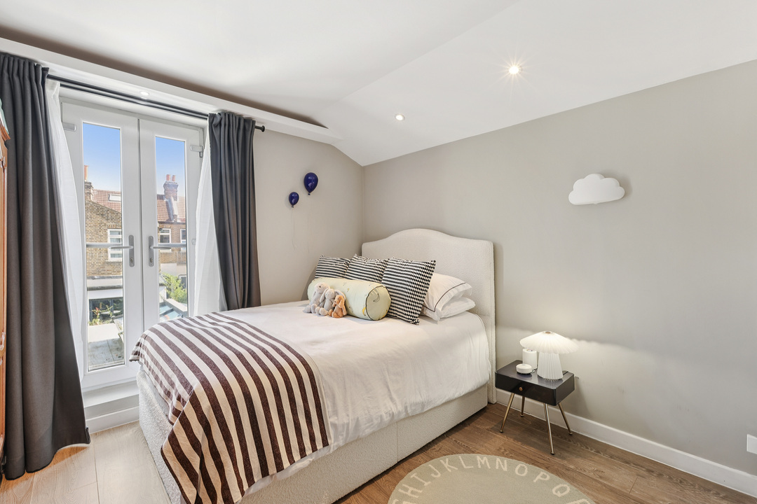 3 bed apartment for sale in St. Kilda Road, Ealing 18