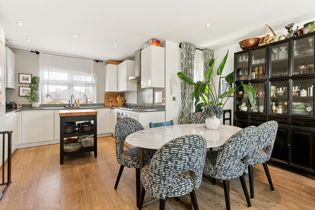3 bed apartment for sale in St. Kilda Road, Ealing  - Property Image 5