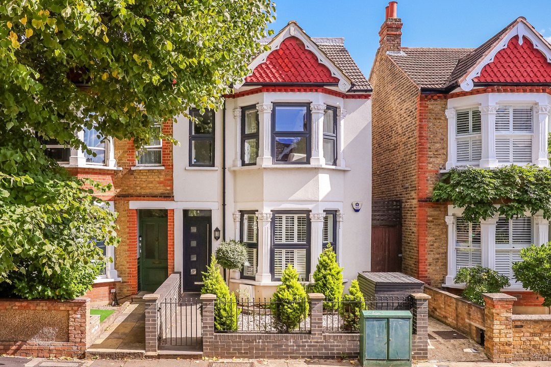 3 bed apartment for sale in St. Kilda Road, Ealing, W13