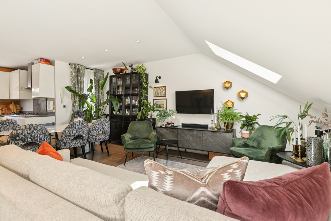 3 bed apartment for sale in St. Kilda Road, Ealing  - Property Image 8