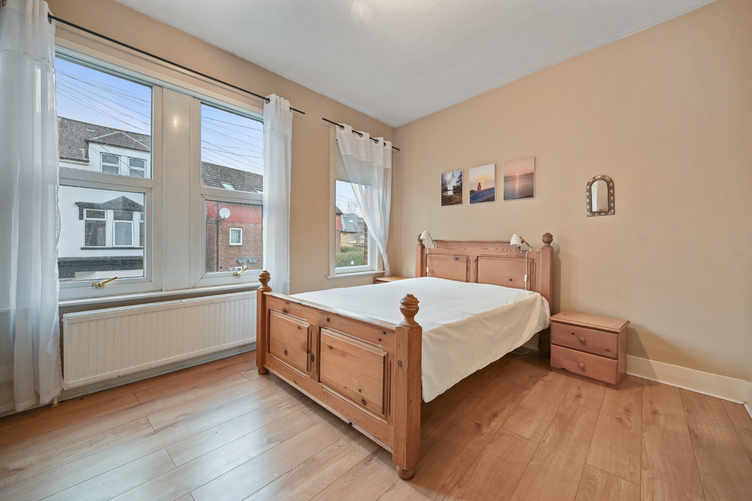 3 bed terraced house for sale in Endsleigh Road, Ealing 9