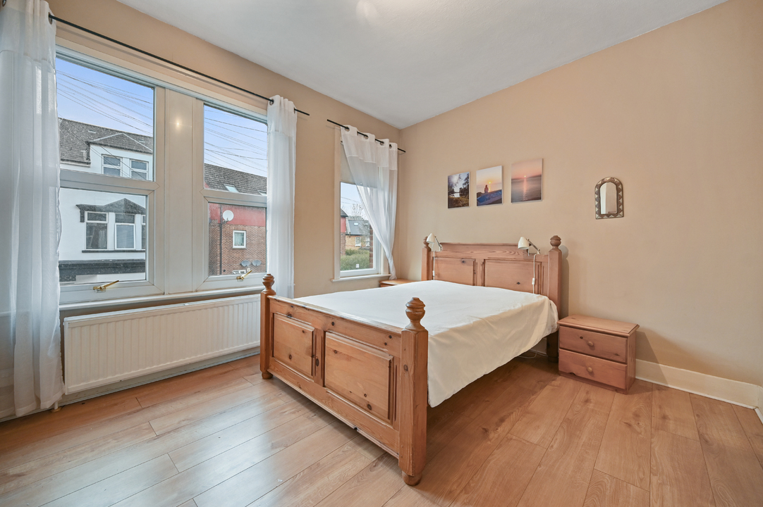 3 bed terraced house for sale in Endsleigh Road, Ealing  - Property Image 10