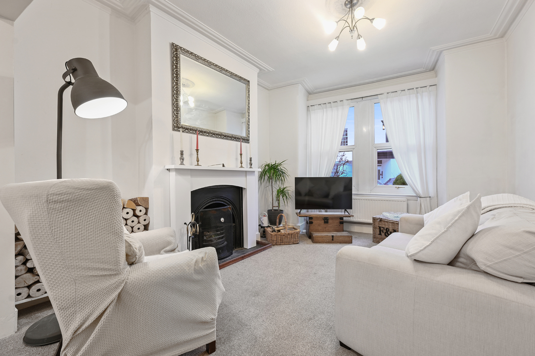 3 bed terraced house for sale in Endsleigh Road, Ealing  - Property Image 2