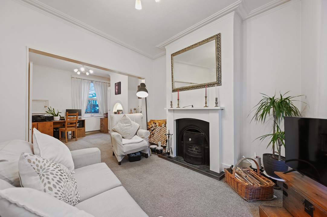 3 bed terraced house for sale in Endsleigh Road, Ealing - Property Image 1