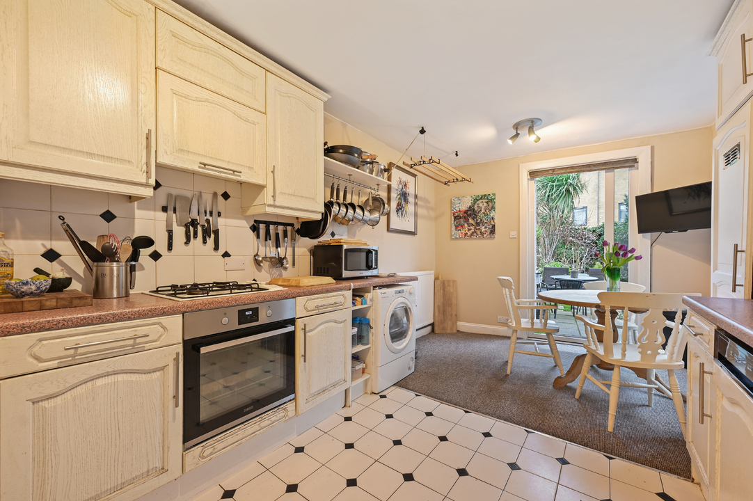 3 bed terraced house for sale in Endsleigh Road, Ealing  - Property Image 7
