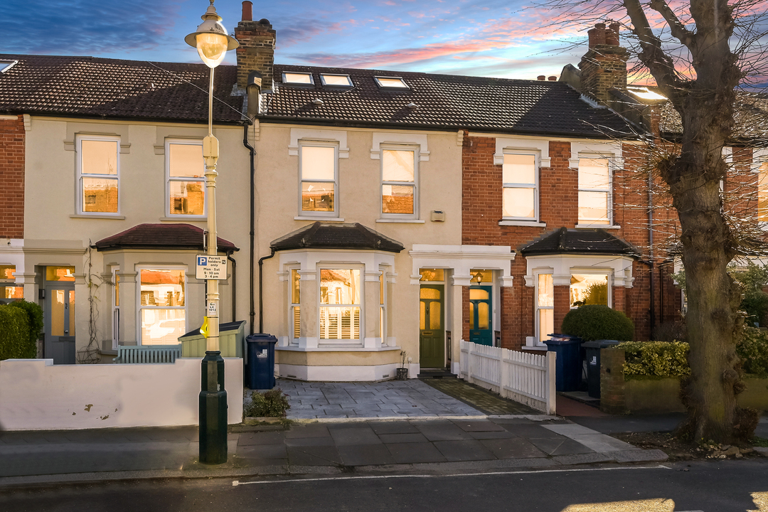 3 bed terraced house to rent in Cranmer Avenue, London, W13