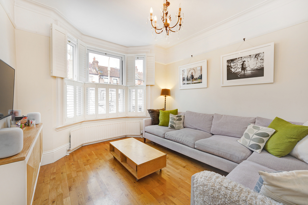 3 bed terraced house to rent in Cranmer Avenue, London, W13